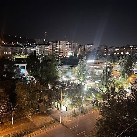 Luxury Apartment In City Center Near Republic Square Yerevan Exterior photo