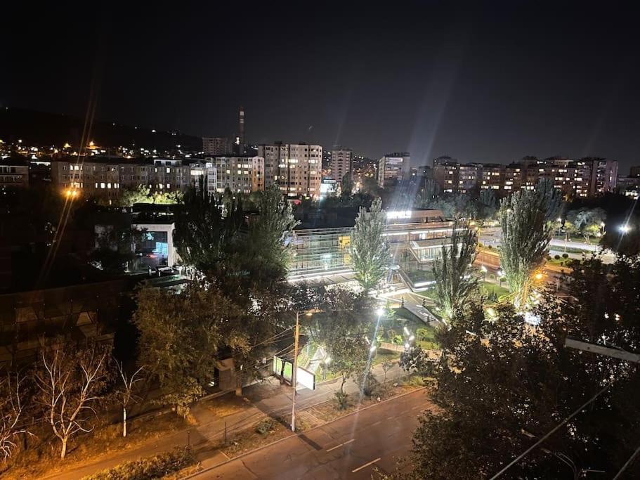 Luxury Apartment In City Center Near Republic Square Yerevan Exterior photo