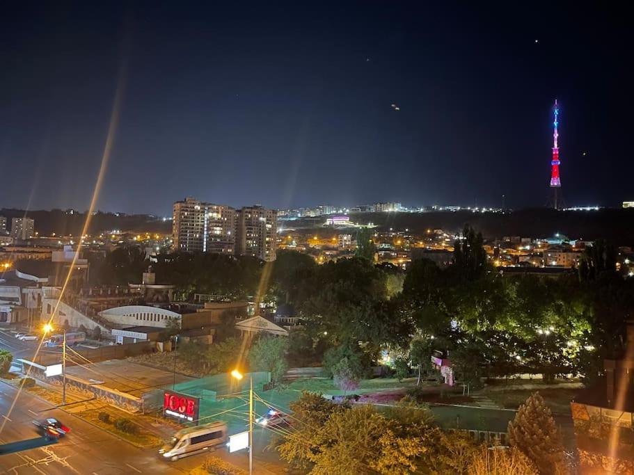 Luxury Apartment In City Center Near Republic Square Yerevan Exterior photo